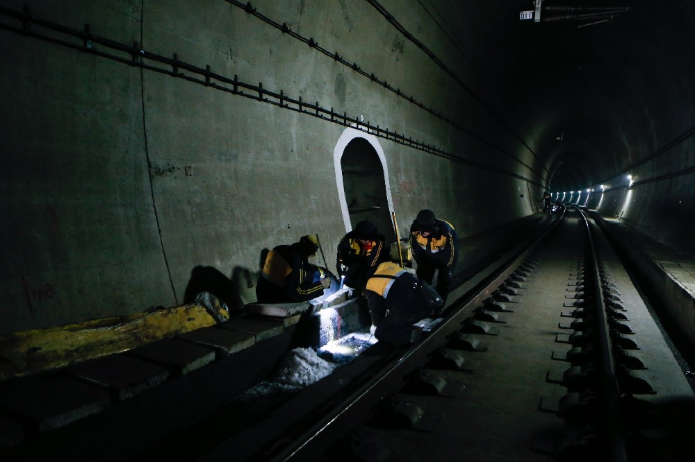 灵川铁路运营隧道病害现状